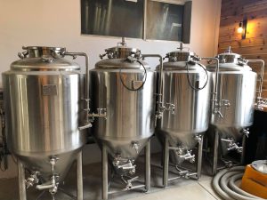 Hochskalieren: Fermentationsbehälter für kommerzielle B... Scaling Up: Fermentation Tanks for Commercial B...