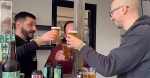 Drinking Italian craft beer，Cheers!